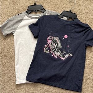 Boys T-Shirt Bundle Set of 2 - Size small 6/7